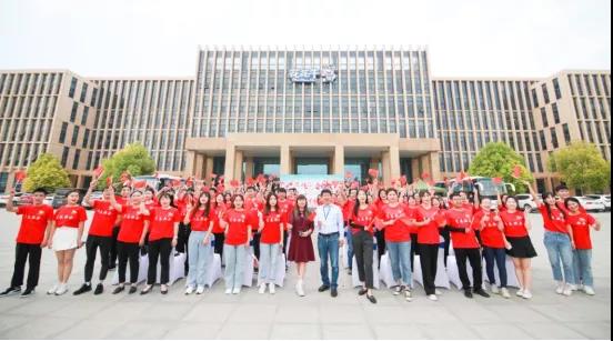 做白色的牛奶，創紅色的企業，花花牛乳業集團青春歌會慶祝建黨100周年