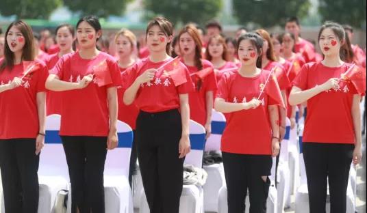 做白色的牛奶，創紅色的企業，花花牛乳業集團青春歌會慶祝建黨100周年