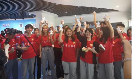 做白色的牛奶，創紅色的企業，花花牛乳業集團青春歌會慶祝建黨100周年