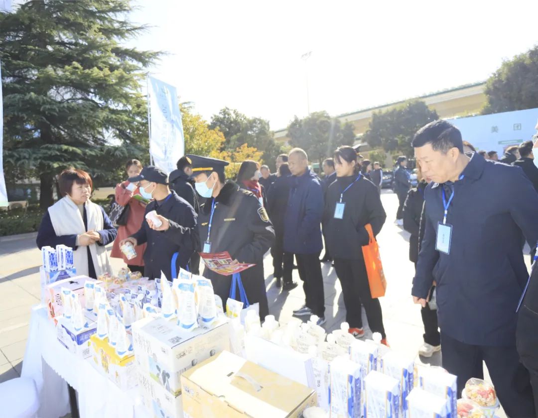 花花牛丨落實(shí)食品生產(chǎn)加工企業(yè)質(zhì)量安全主體責(zé)任，助力人民群眾生活更美好——2023年河南省暨鄭州食品安全宣傳周啟動儀式隆重舉行