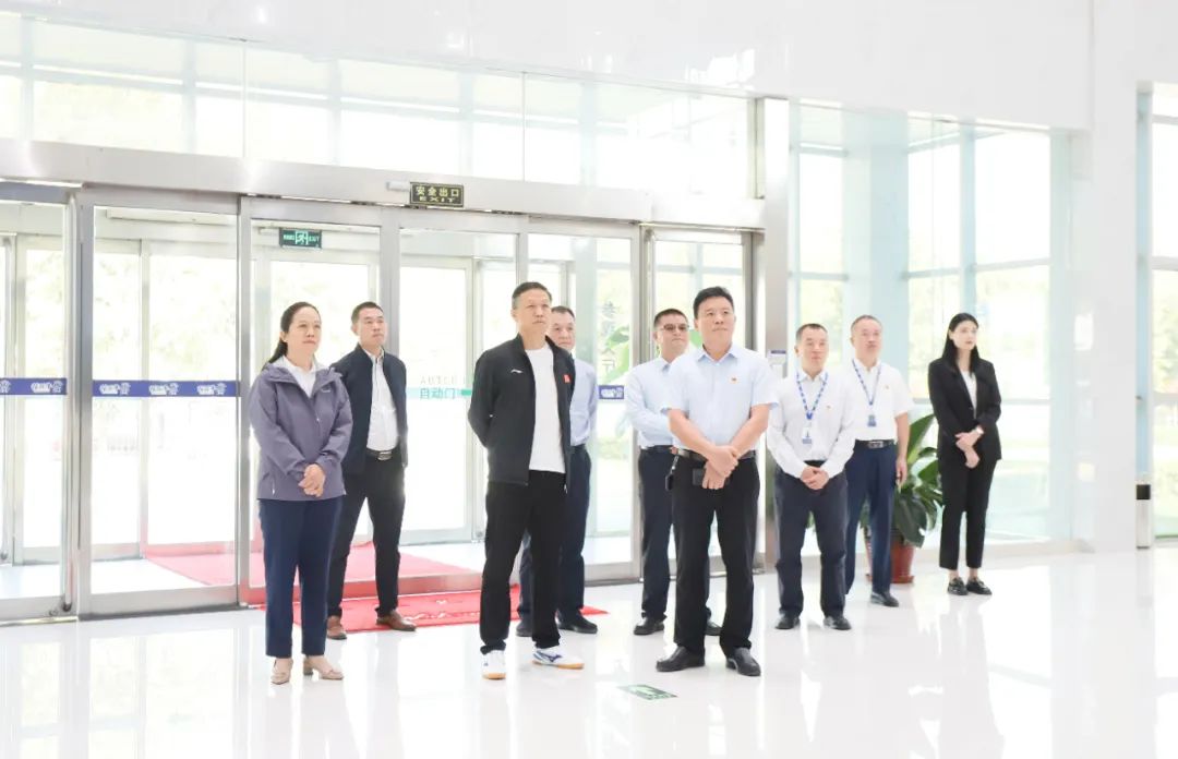 快樂過“雙節”，安全不放假｜河南農投集團黨委書記、董事長李曉寰一行蒞臨花花牛乳業集團開展“雙節”安全生產大檢查活動并慰問一線職工、