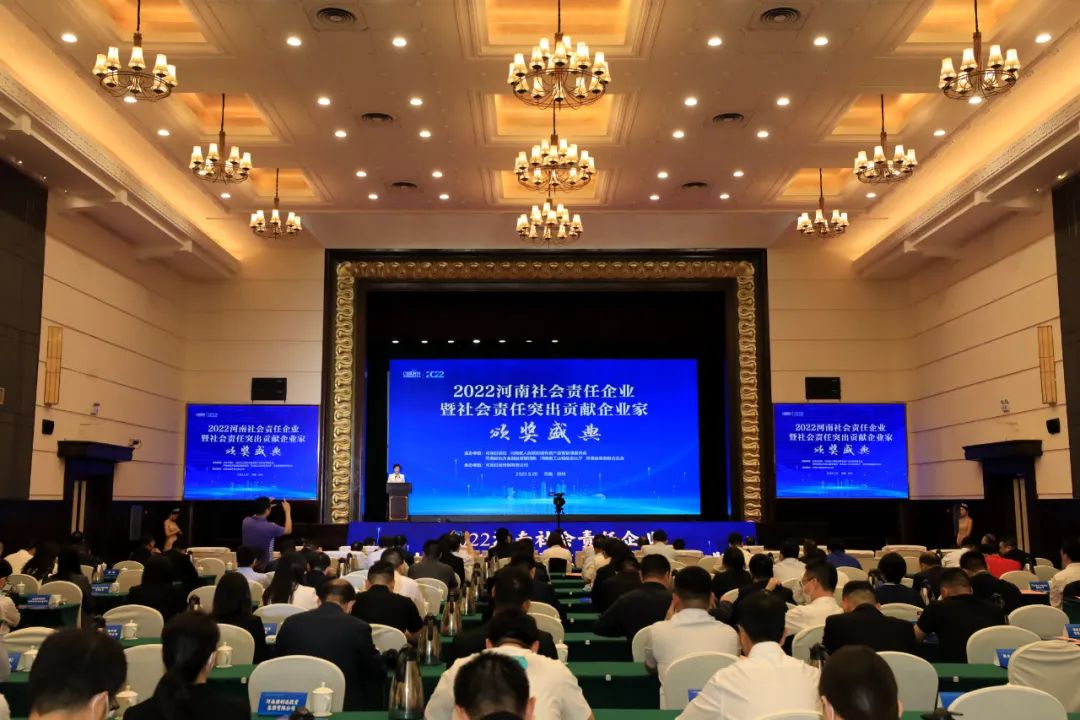 喜報｜花花牛乳業集團摘得兩項殊榮