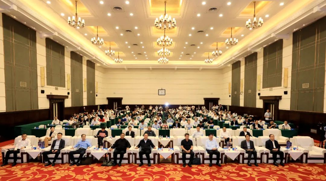 喜報｜花花牛乳業集團摘得兩項殊榮