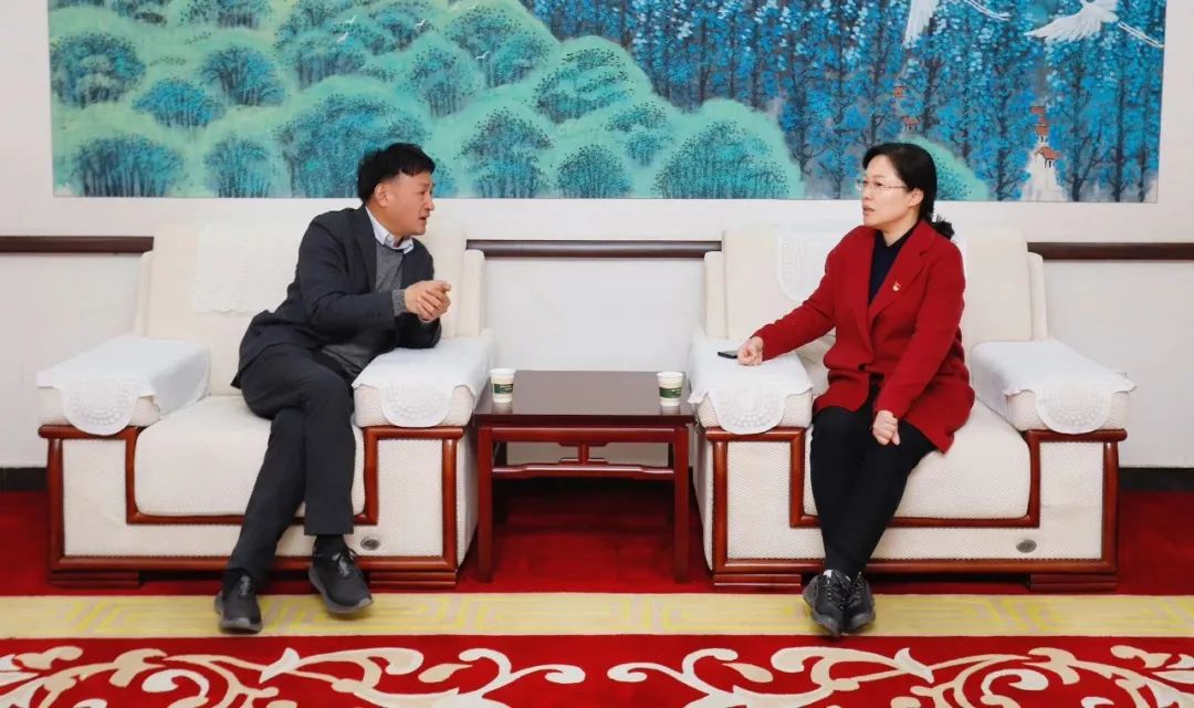 發(fā)揮產(chǎn)業(yè)優(yōu)勢(shì) 助力鄉(xiāng)村振興 | 民權(quán)縣委副書(shū)記、縣長(zhǎng)王靜嫻會(huì)見(jiàn)關(guān)曉彥董事長(zhǎng)一行