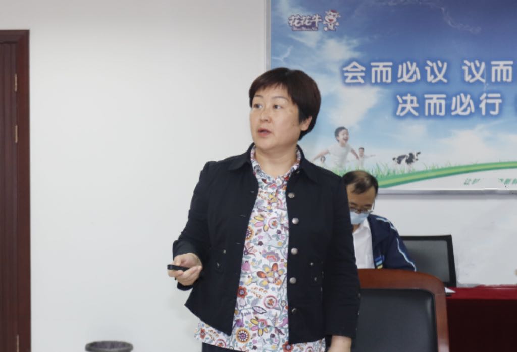 繼往開來 · 再創(chuàng)輝煌 | 花花牛乳業(yè)集團召開9月營銷、養(yǎng)殖及飼料月度經營工作會議