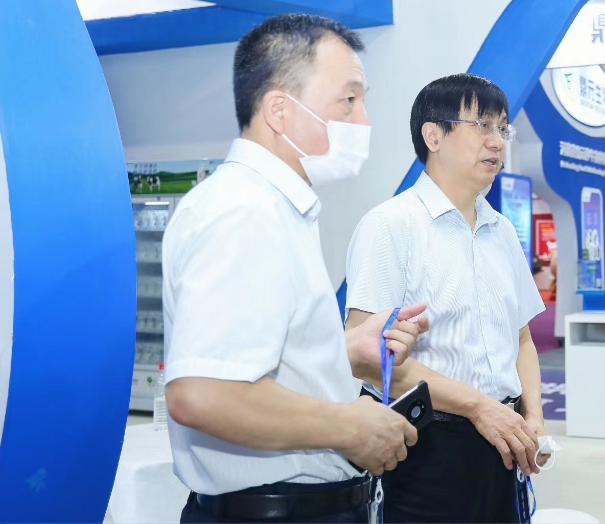 花花牛 | 第34屆中原畜牧業交易博覽會開幕河南省人民政府副省長武國定蒞臨花花牛展臺參觀