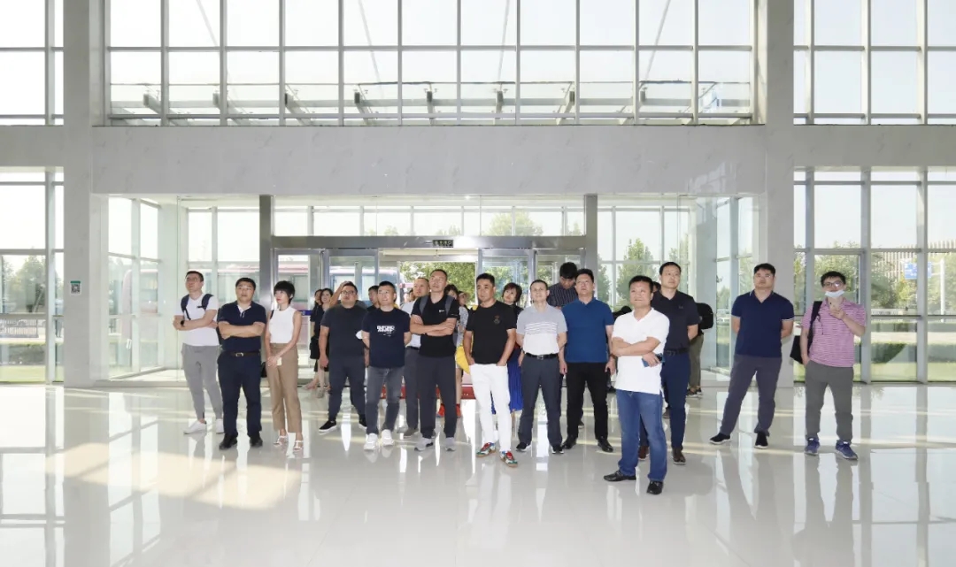 快訊 | 長江商學院智能制造學會走進花花牛乳業集團 快訊 | 長江商學院智能制造學會走進花花牛乳業集團