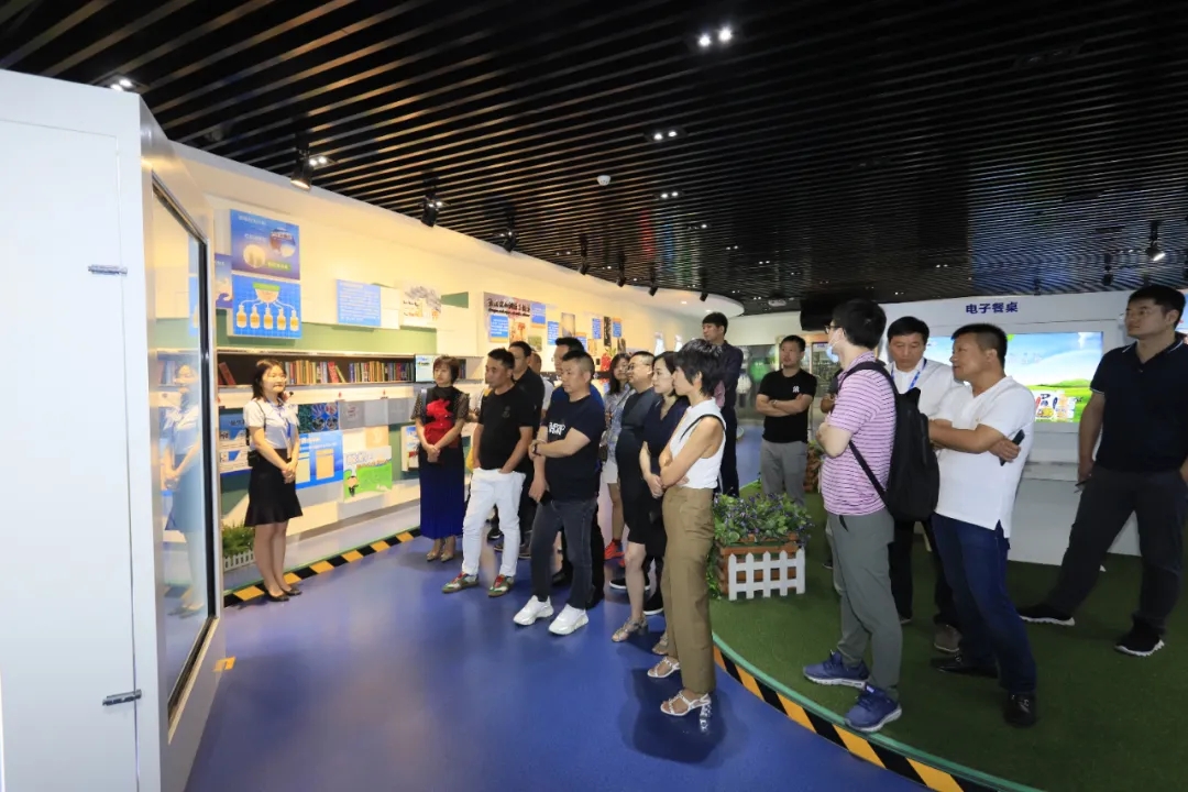 快訊 | 長江商學院智能制造學會走進花花牛乳業集團 快訊 | 長江商學院智能制造學會走進花花牛乳業集團