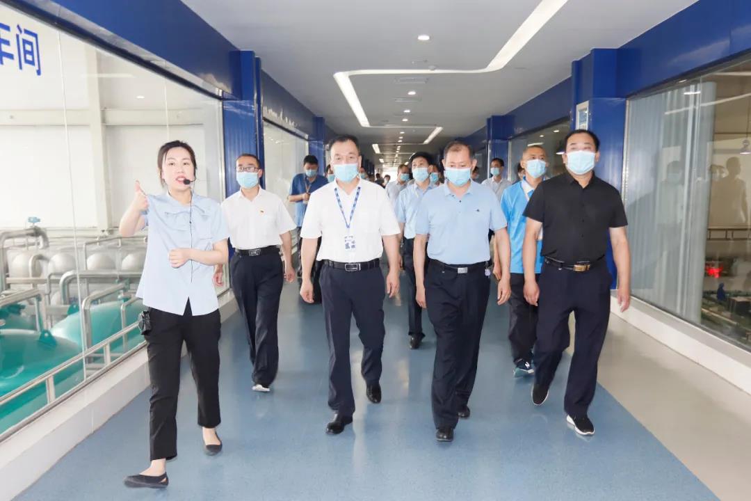 鄭州市安全生產雙重預防體系建設現場觀摩會在花花牛乳業集團鄭州分公司召開