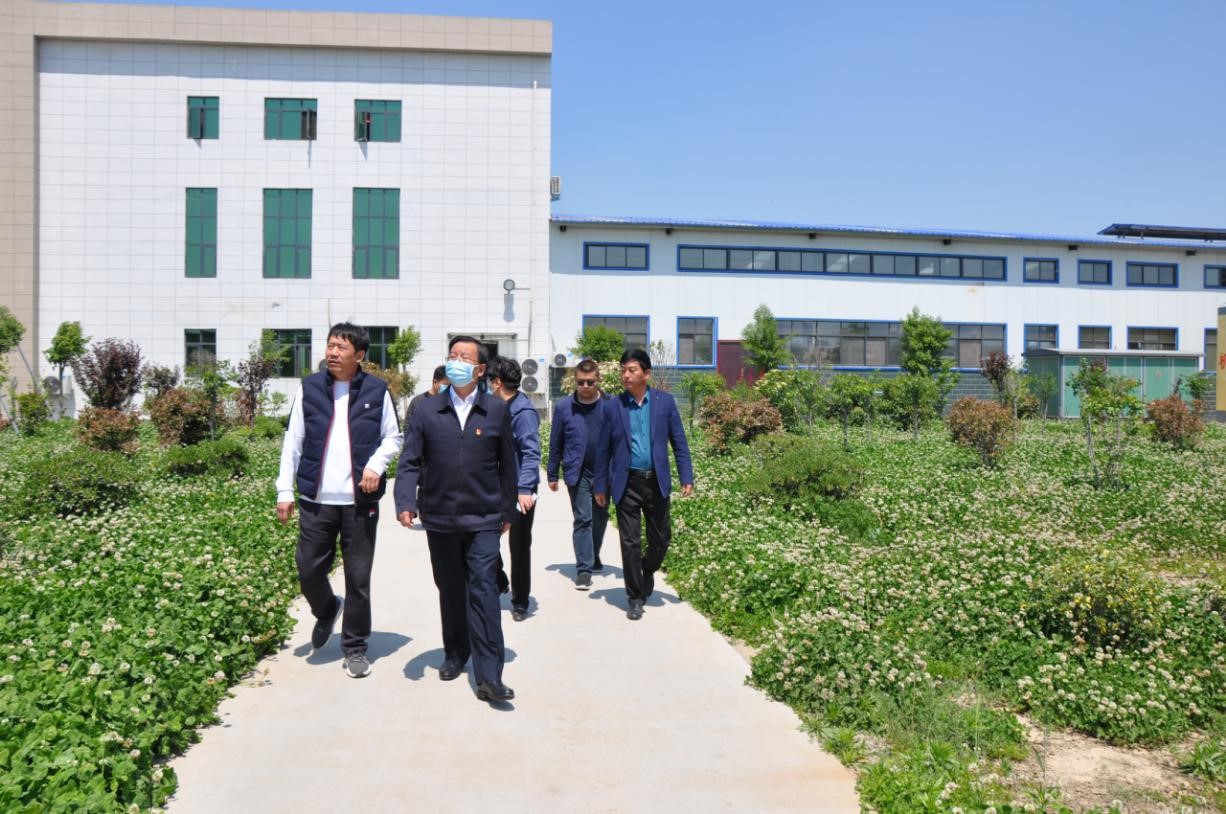 商丘市委常委、宣傳部部長(zhǎng)王全周一行蒞臨睢縣瑞亞牧業(yè)有限公司調(diào)研