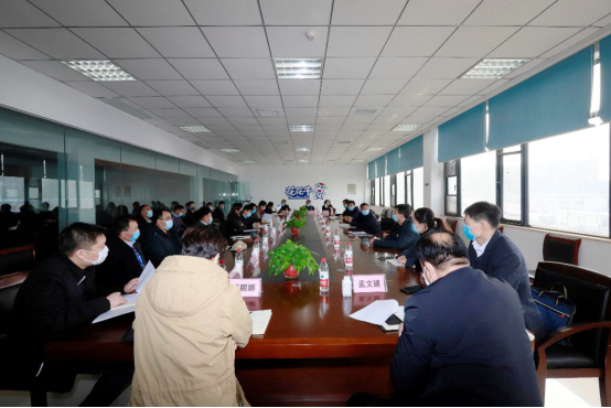 省委統(tǒng)戰(zhàn)部副部長張紅林一行蒞臨花花牛乳業(yè)集團 調研復工復產暨二七區(qū)民營經(jīng)濟發(fā)展工作座談會 省委統(tǒng)戰(zhàn)部副部長張紅林一行蒞臨花花牛乳業(yè)集團 調研復工復產暨二七區(qū)民營經(jīng)濟發(fā)展工作座談會