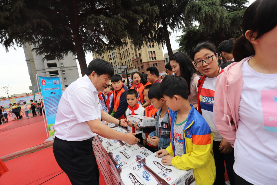 花花牛|六一關愛兒童，讓愛灑滿人間