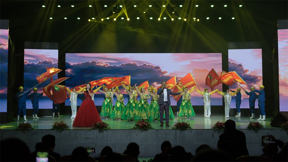 “不忘初心、聚力前行” 花花牛集團2018迎新春聯歡會隆重舉行