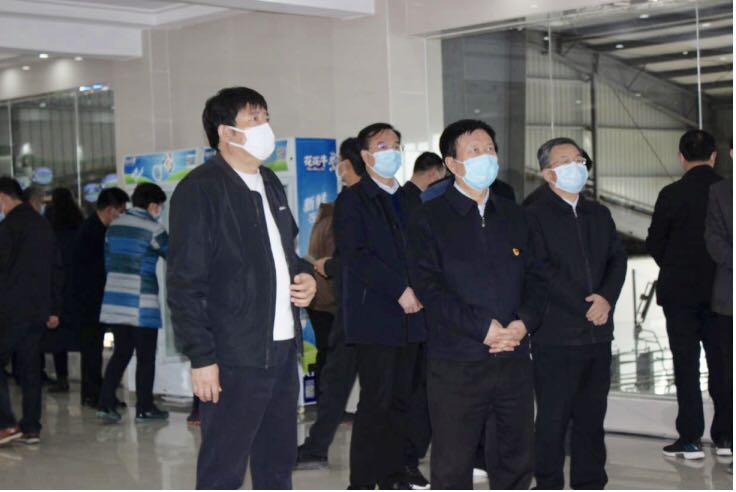 平頂山市委書記周斌一行蒞臨花花牛乳業集團 魯山瑞亞牧業有限公司調研疫情防控和復工復產情況 平頂山市委書記周斌一行蒞臨花花牛乳業集團 魯山瑞亞牧業有限公司調研疫情防控和復工復產情況