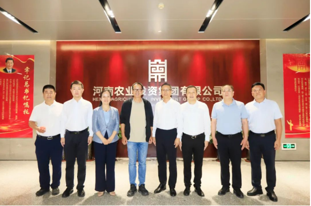 東方甄選俞敏洪先生到訪河南農(nóng)投集團(tuán)，品嘗花花牛產(chǎn)品并給予高度評價(jià)